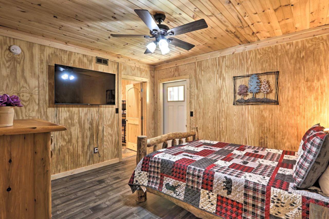 Gatlinburg Cabin With Loft And Game Room 1 Mi To Town Eksteriør billede