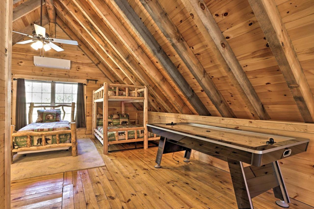 Gatlinburg Cabin With Loft And Game Room 1 Mi To Town Eksteriør billede