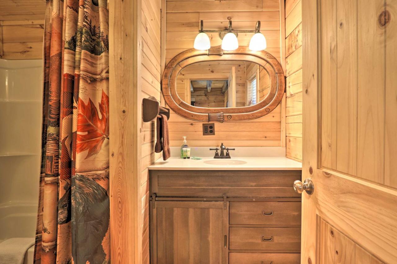 Gatlinburg Cabin With Loft And Game Room 1 Mi To Town Eksteriør billede