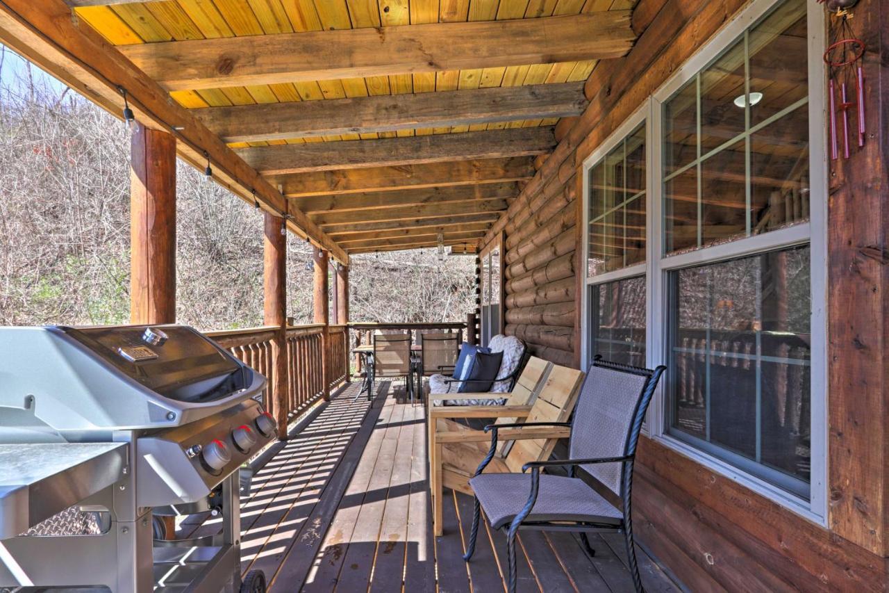 Gatlinburg Cabin With Loft And Game Room 1 Mi To Town Eksteriør billede