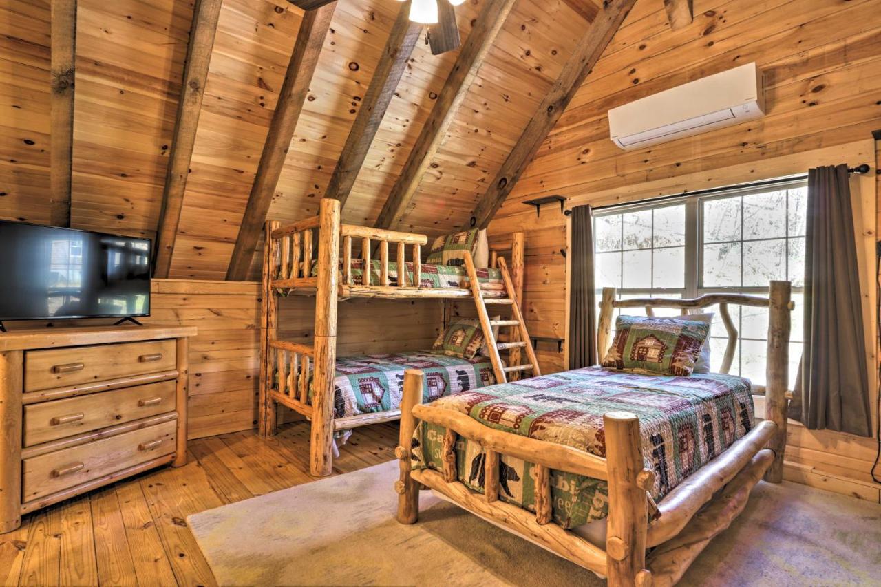 Gatlinburg Cabin With Loft And Game Room 1 Mi To Town Eksteriør billede