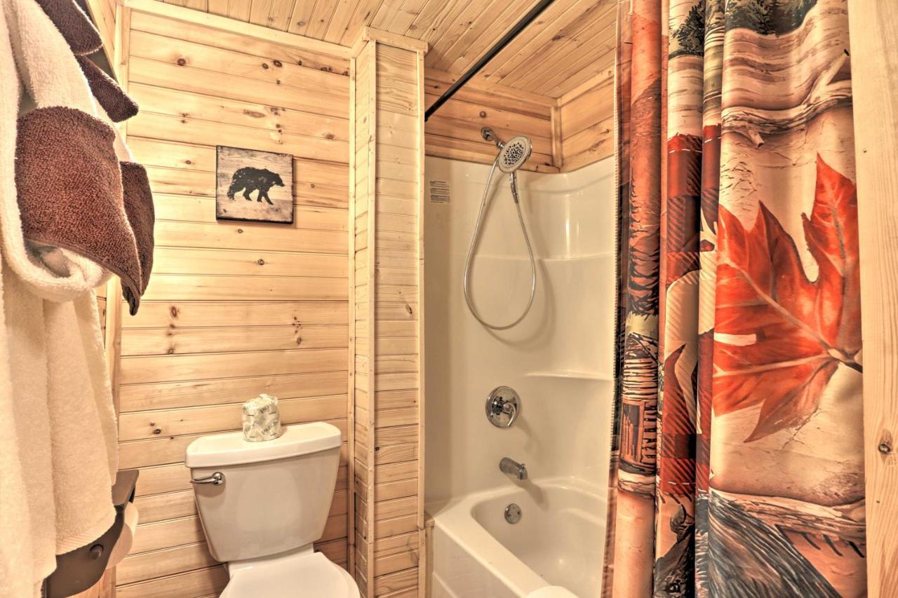 Gatlinburg Cabin With Loft And Game Room 1 Mi To Town Eksteriør billede