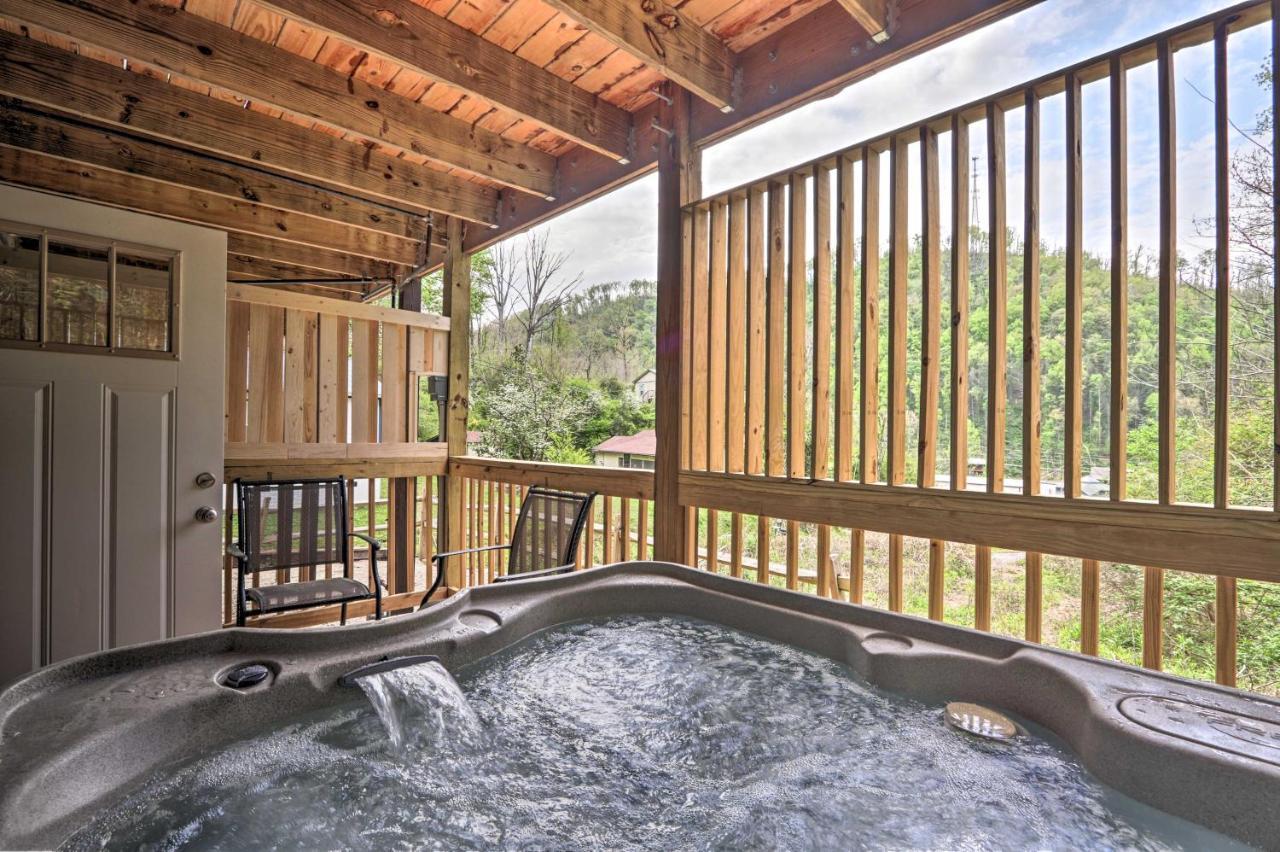 Gatlinburg Cabin With Loft And Game Room 1 Mi To Town Eksteriør billede