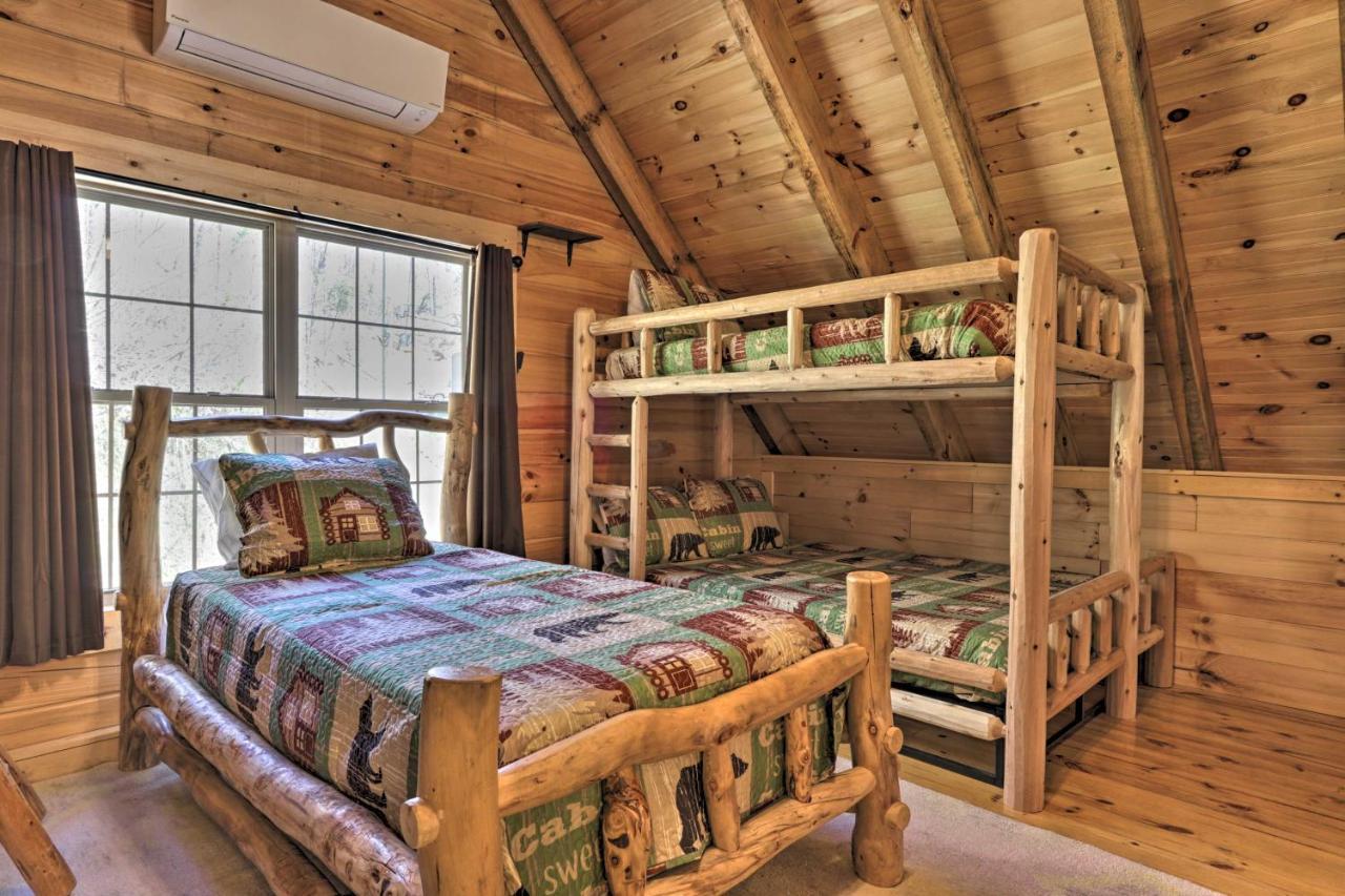 Gatlinburg Cabin With Loft And Game Room 1 Mi To Town Eksteriør billede